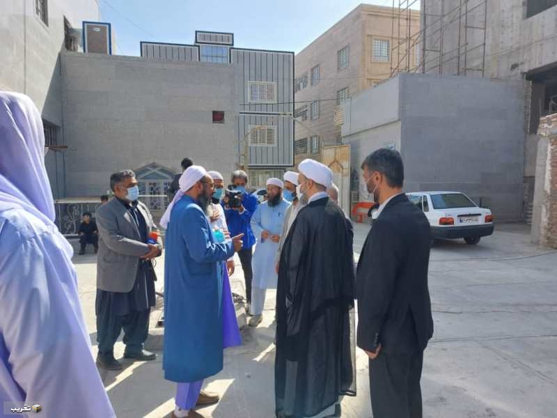 الدكتور "حميد شهرياري"  يتفقد مدرسة الفاروقي و مسجد جامع العثماني في زاهدان  