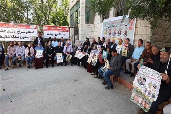 تجمع فلسطینیان در مقابل مقر کمیته بین‌المللی صلیب سرخ در غزه