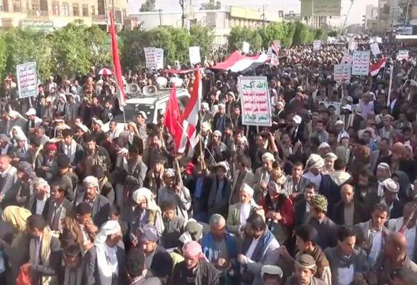 Les Yéménites organisent un rassemblement de protestation contre les crimes de la coalition dirigée par l