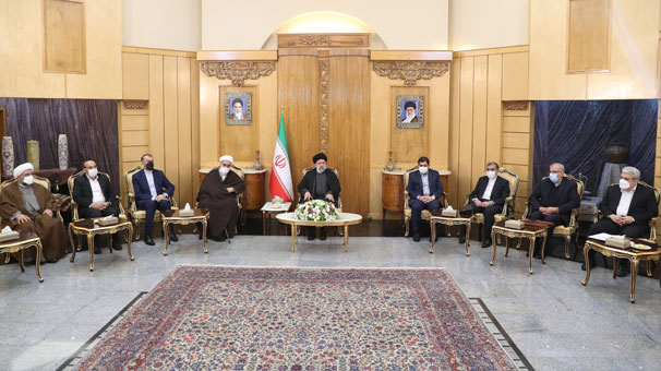 الرئيس الايراني: نعطي الأولوية للتعاون مع دول الجوار والمنطقة