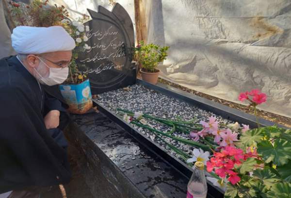 نماینده ولی‌فقیه در کردستان به مقام شامخ شهدای اورامان ادای احترام کرد‌/حضور در مقبره پیرشالیار+تصاویر