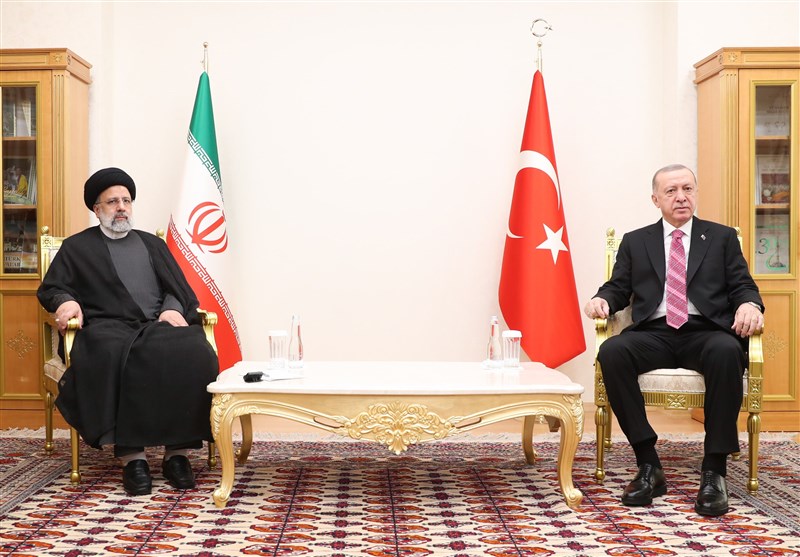 آية الله رئيسي : تعزيز العلاقات بين طهران وأنقرة يخدم السلام والاستقرار في المنطقة