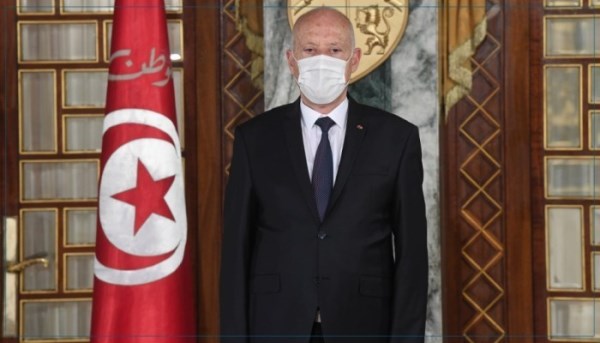 لوموند: رئيس تونس يواجه انفجارا اجتماعيا وشيكا