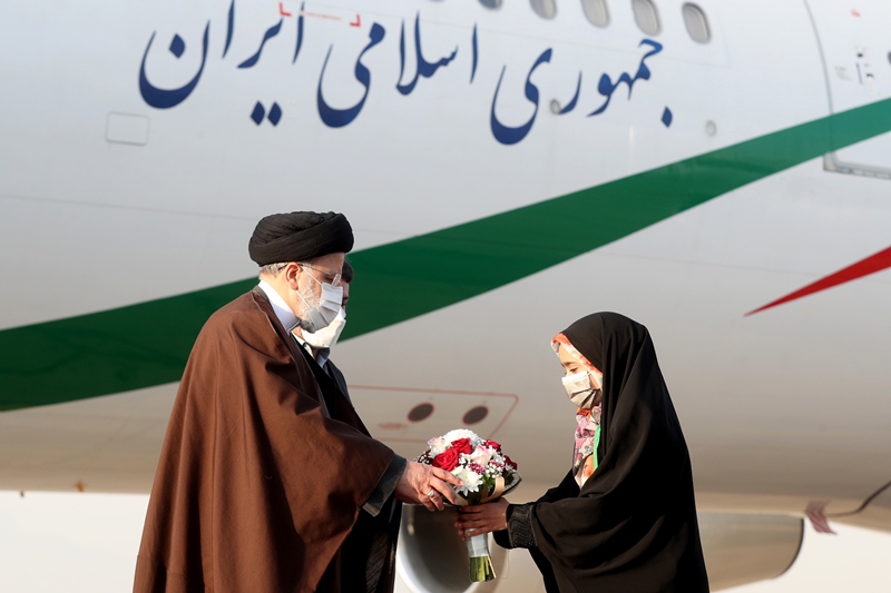 الرئيس الايراني يصل محافظة يزد في اطار جولاته الميدانية  