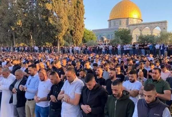 ۴۵ هزار فلسطینی در نماز جمعه مسجدالاقصی شرکت کردند