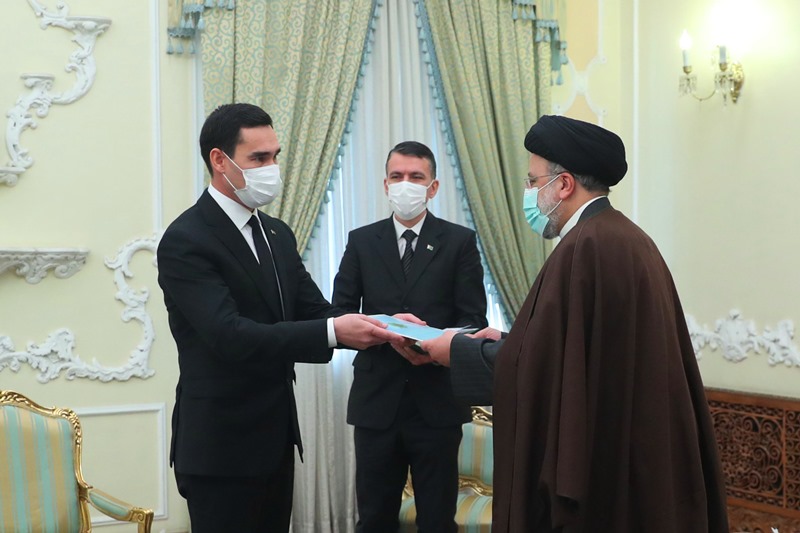 اية الله رئيسي : عازمون على اتخاذ خطوات مؤثرة لتعزيز العلاقات بين طهران وعشق اباد