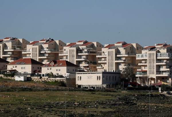 Leftist Israelis, Palestinians condemn new settlement plan