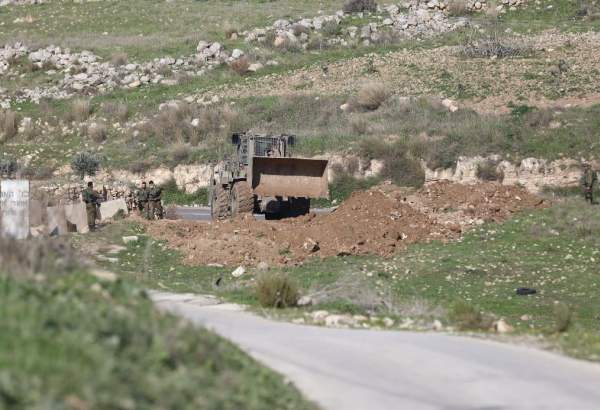 Occupation forces bulldoze 50 dunums of land in Dura