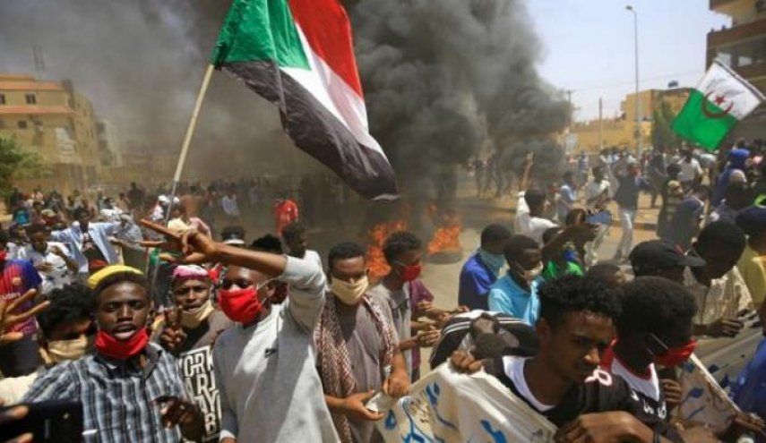 مظاهرات قرب القصر الرئاسي السودانی ودعوات لتنحي البرهان