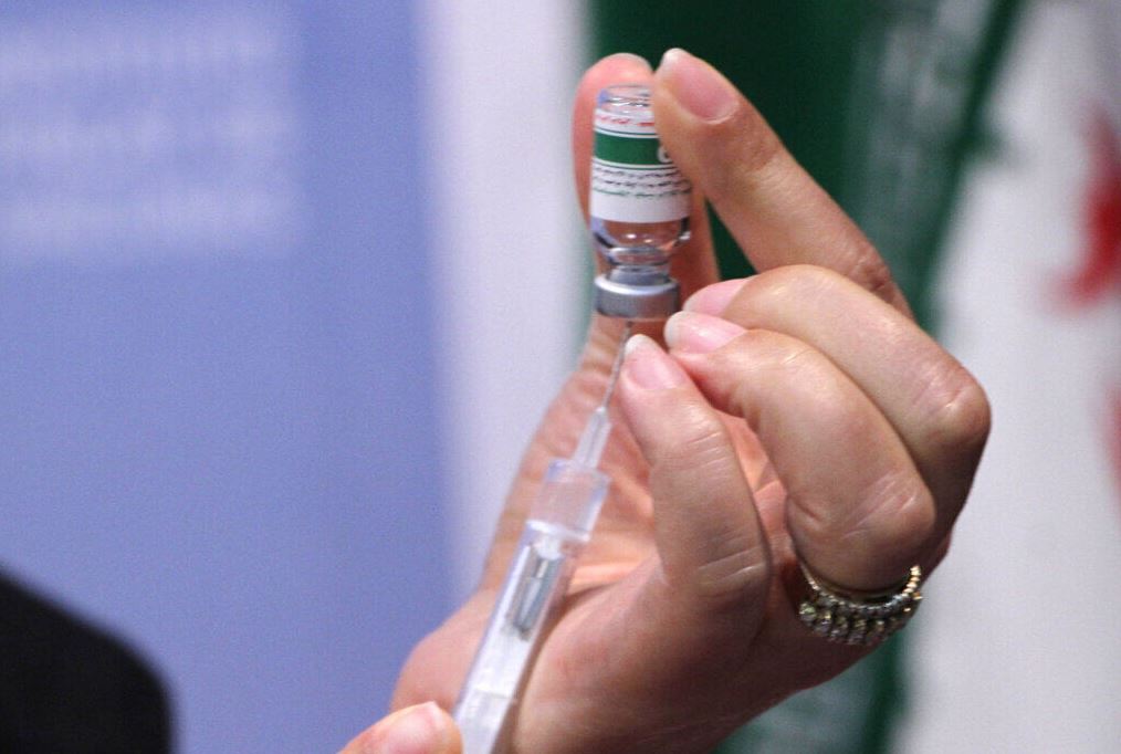 إينانلو : منظمة الاغذية والادوية الايرانية تؤكد فاعلية جرعة لقاح "كوف بارس رازي"