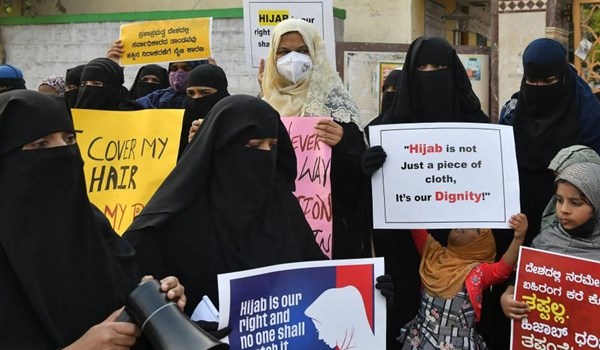 احتجاجات في ولاية هندية ضد قرار يمنع ارتداء الحجاب في بعض المدارس