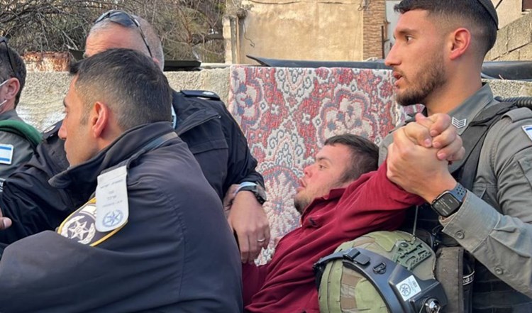 قوات الاحتلال الإسرائيلي تعتدي على الشاب المقدسي محمد العجلوني وهو من ذوي الاحتياجات
