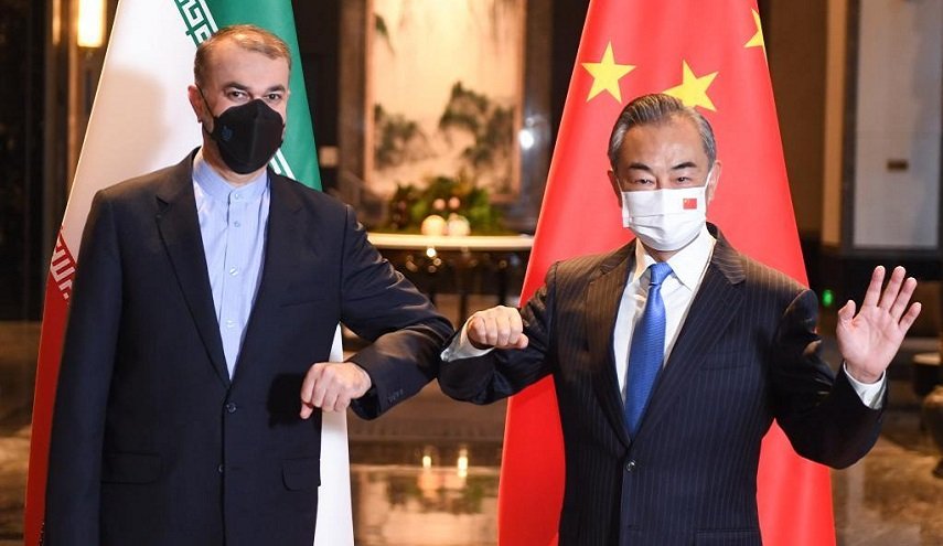 وزير الخارجية الإيراني، حسين أمير عبد اللهيان ونظيره الصيني وانغ يي