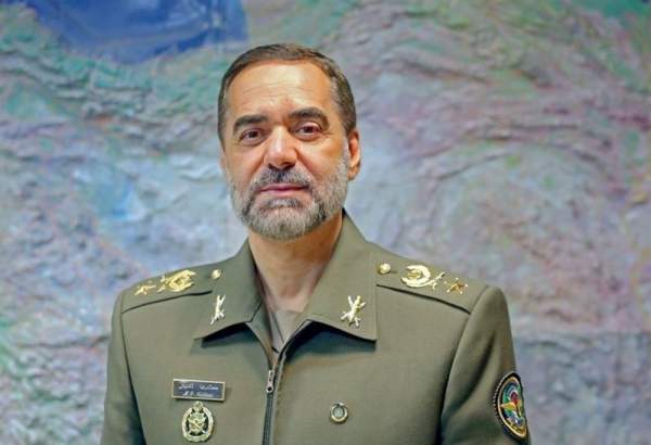 پیام تبریک وزیر دفاع به همتایان خود در کشورهای منطقه