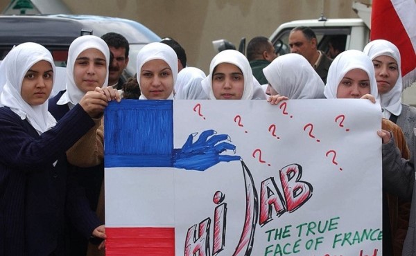 "الحجاب" والرموز الدينية الابرز لمرشحي الانتخابات الفرنسية