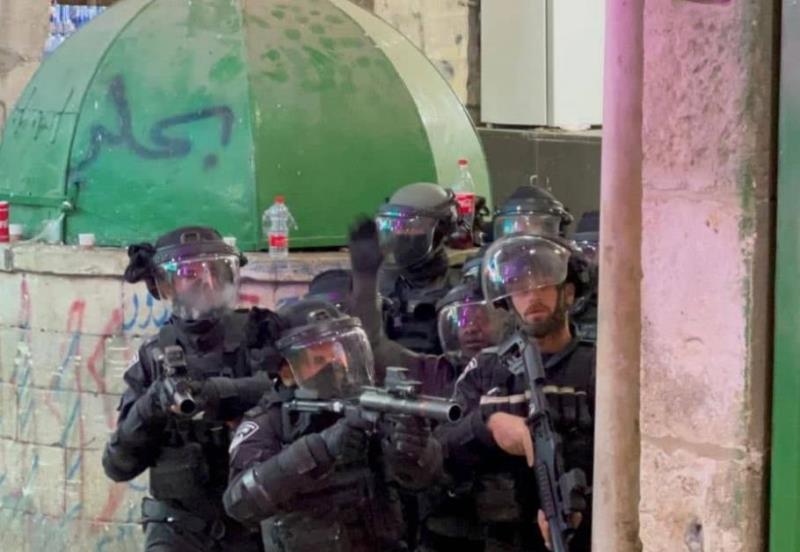 27 Palestiniens blessés par les tirs des soldats sioniste à la mosquée d