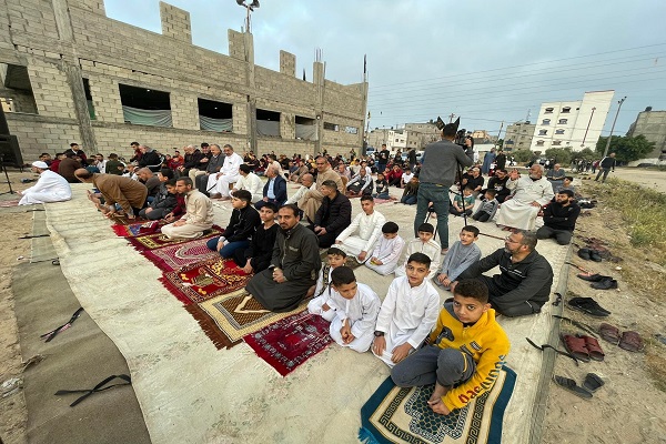 اقامه نماز عید فطر در اردوگاه‌های نوار غزه  