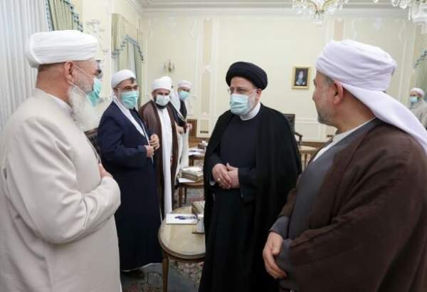 Rencontre entre le président iranien et des religieux sunnites du pays  