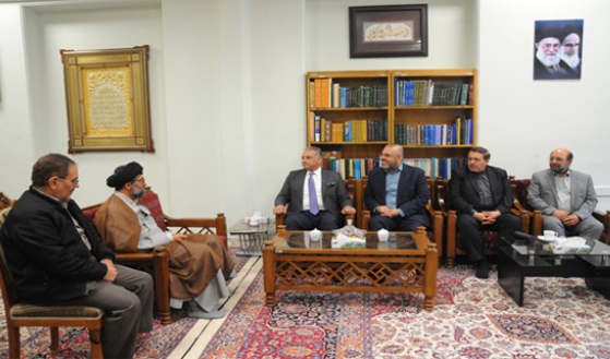 Lebanese minister hails Islamic unity at Imam Reza Qur