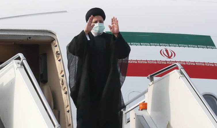 اية الله رئيسي يغادر طهران متوجها إلى مسقط