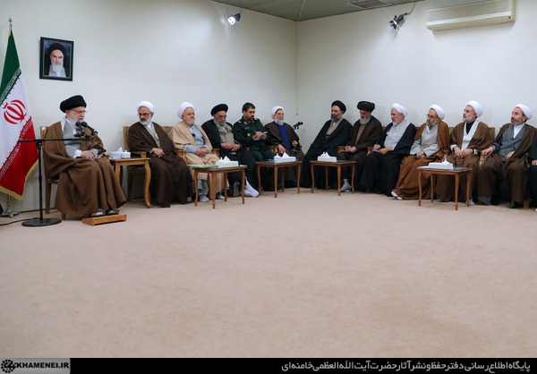 الإمام الخامنئي يلتقي مع القائمين على " مؤتمر تكريم ذكرى الشهداء والمضحين من رجال الدين"  