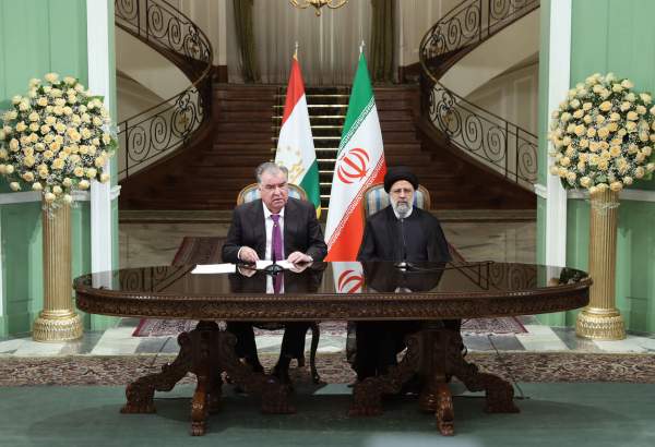 Iran, Tajikistan sign 17 documents on mutual cooperation