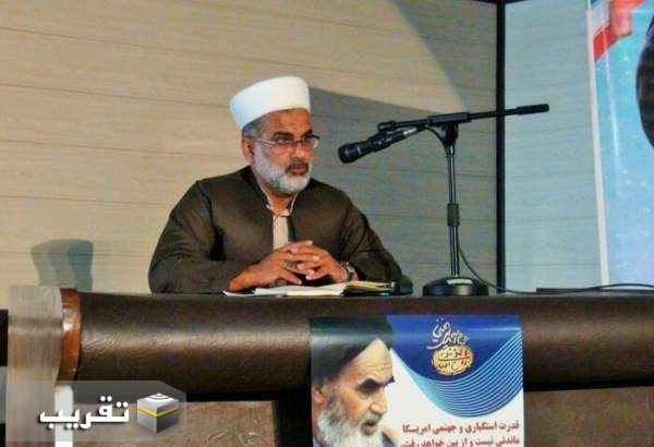 تبیین شخصیت سیاسی ـ عبادی امام خمینی (ره) از الزامات است