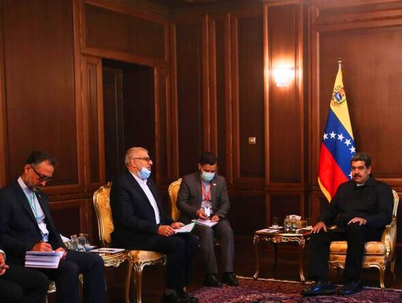 إيران وفنزويلا تتفقان علی تعزیز التعاون النفطي المشترك