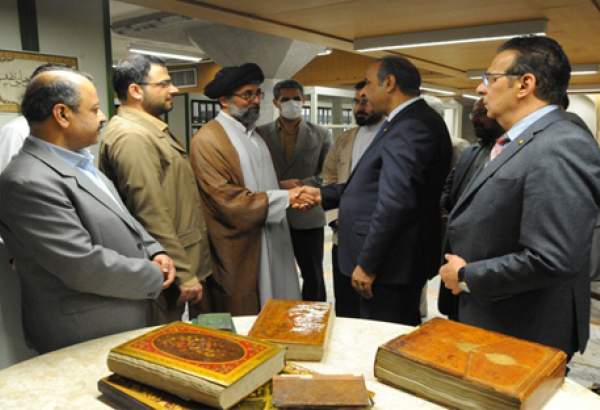 Iraqi official hails protection of Islamic heritage at Imam Reza shrine