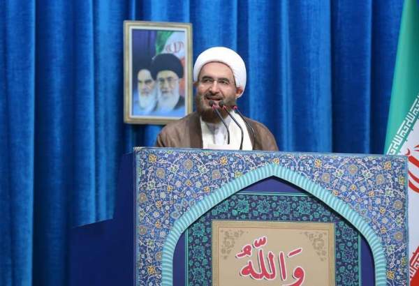 خطیب جمعه تهران: ویژگی مهم جامعه اسلامی شایعه‌ناپذیری است