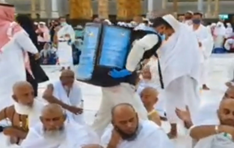 Distribution of Zamzam water at Great Mosque of Mecca (video)  
