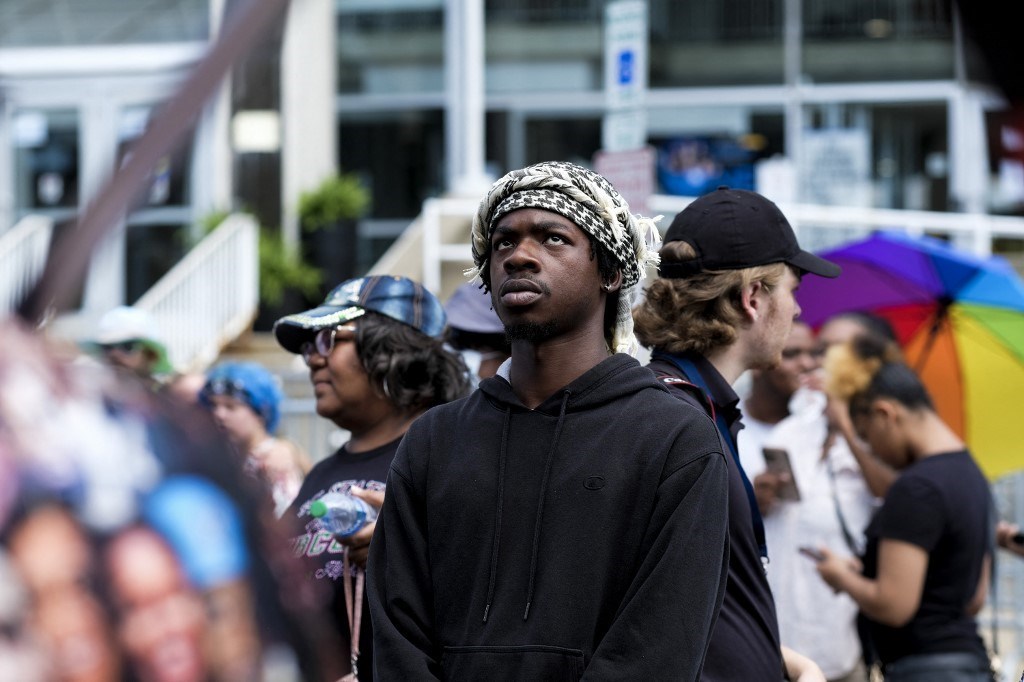متظاهرون في مدينة أكرون الأميركية احتجاحاً على مقتل شاب أفريقي برصاص الشرطة، 3 تموز/يوليو 2022
