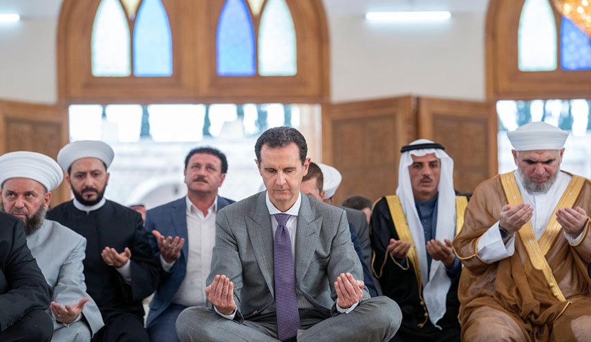 الرئيس الأسد يؤدي صلاة عيد الأضحى في جامع الصحابي عبد الله بن عباس بحلب  