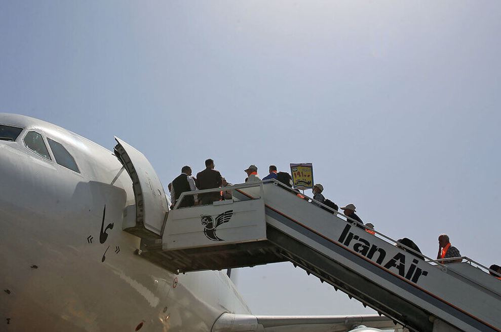 الحجاج الايرانيون يعودون الى البلاد بدءا من اليوم الخميس