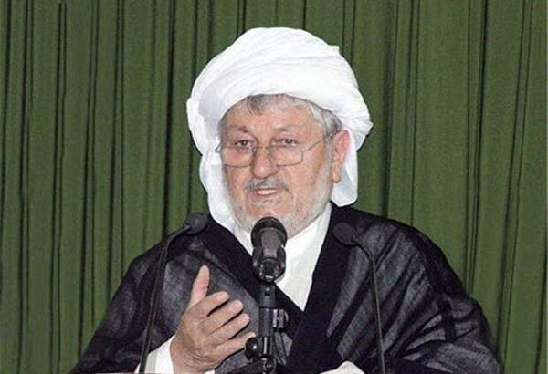 Cleric hails modest behavior of Leader as manifest of Islamic unity