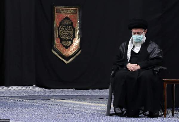 حسینیۂ امام خمینی میں شام غریباں کی مجلس, جس میں رہبر انقلاب اسلامی نے شرکت کی