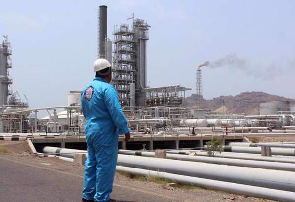 Minister slams Saudi-led coalition for plundering Yemeni oil