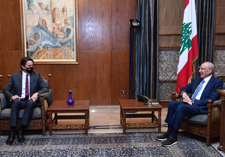 رئيس البرلمان اللبناني نبيه بري والوسيط الأميركي آموس هوكستين