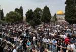 القدس: ۶۰ ألفا يؤدون صلاة الجمعة في الأقصى المبارك