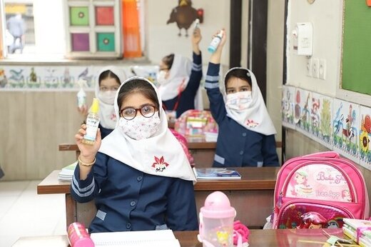 رعایت نکات بهداشت فردی و استفاده از ماسک برای دانش آموزان ضروری است