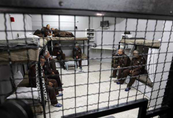 30 Palestinian detainees remain on hunger strike for 15th day