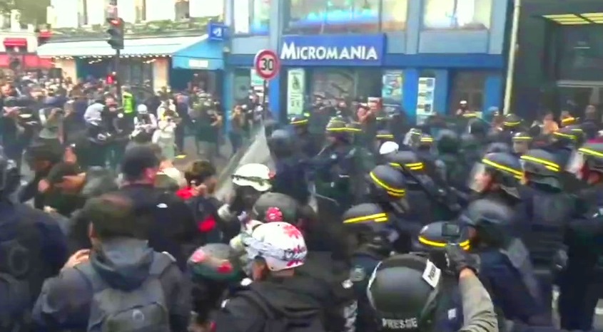 الشرطة الفرنسية تفرق بالقوة تظاهرة ضد "غلاء المعيشة" في باريس...
