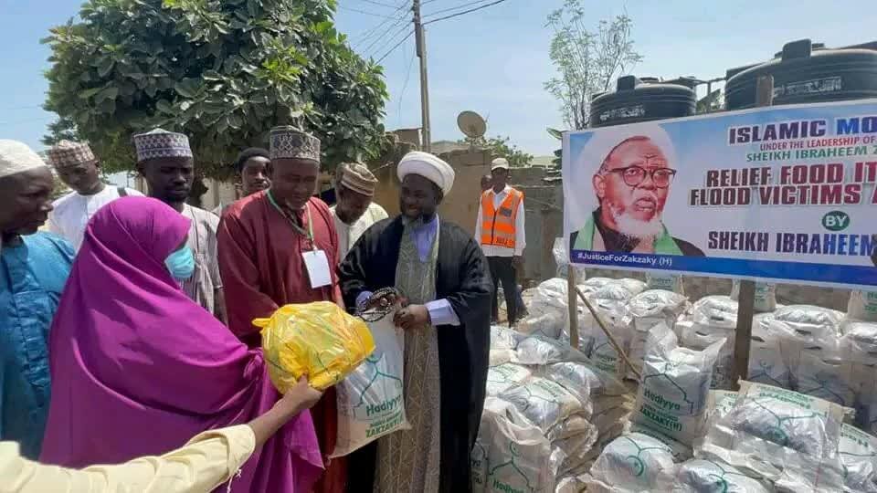 المساعدات الإنسانية التي قدمها الشيخ زكزاكي لسكان شمال نيجيريا الذين غمرتهم الفيضانات  