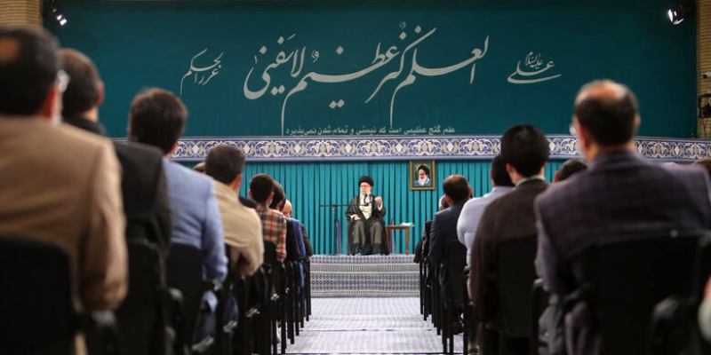 قائد الثورة الإسلامية: الجامعات تعتبر سدا منيعا أمام هيمنة الأعداء