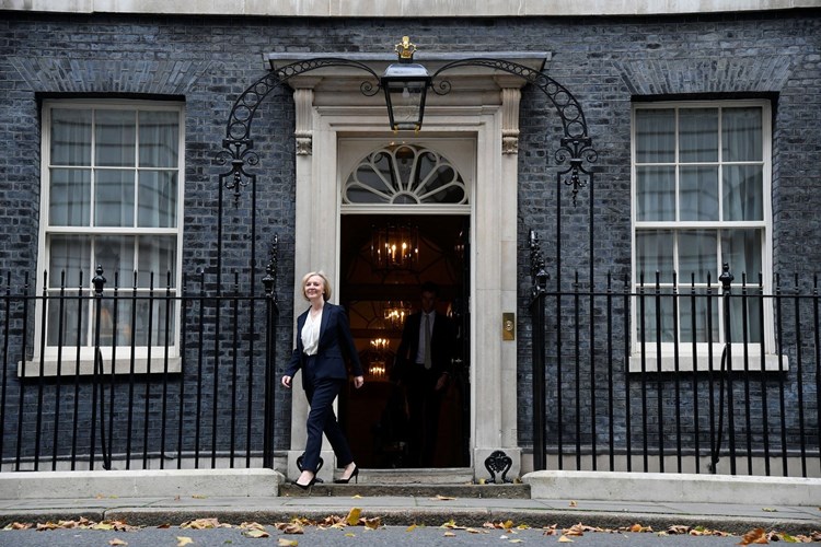 رئيسة وزراء بريطانيا ليز تراس تعلن استقالتها