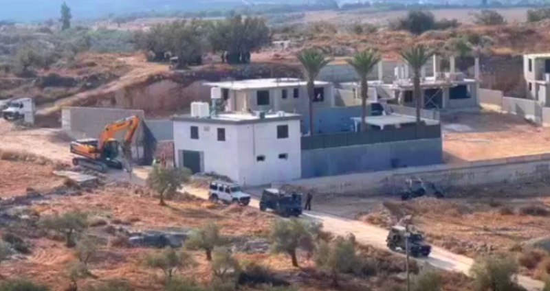 الاحتلال يهدم منزلين غرب رام الله وأريحا ومخبزاً في مخيم شعفاط