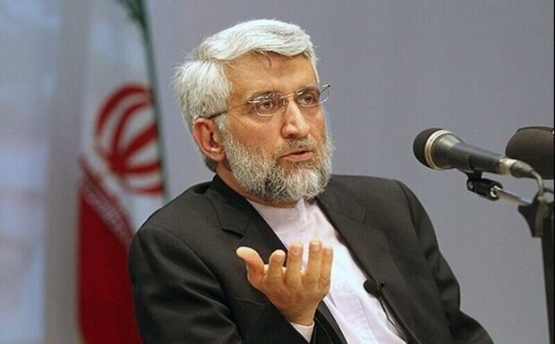 ملت ایران با اقتدار ایستاده و به اوج می رسد