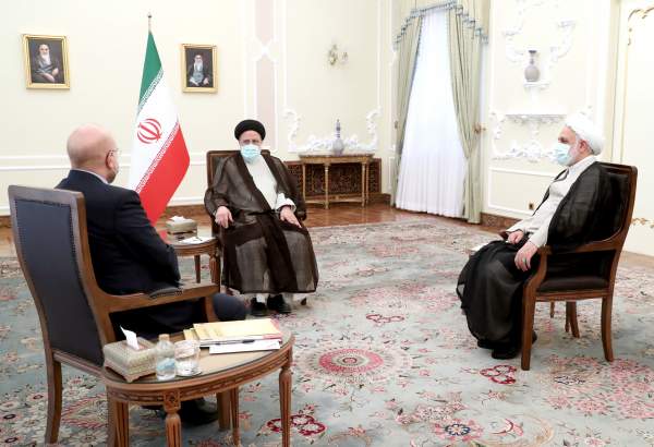 La réunion des chefs des pouvoirs iraniens à Téhéran  