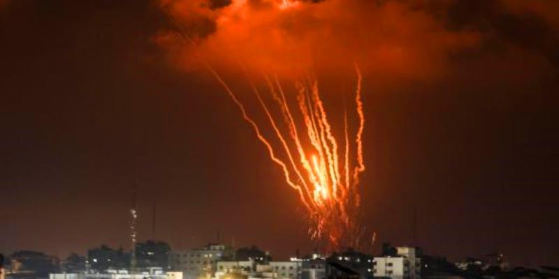 المقاومة الفلسطينية تتصدى للاحتلال بإطلاق 5 صواريخ صوب مستوطنات غلاف غزة