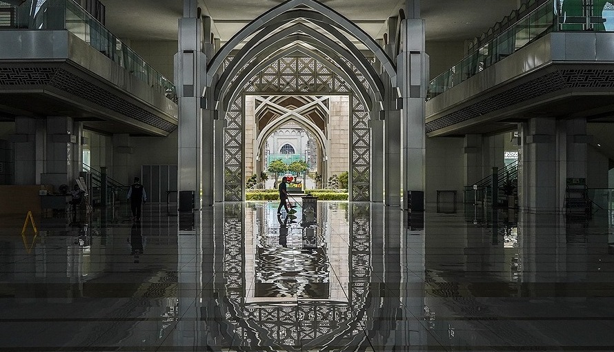 مسجد "توانكو ميزان زين العابدين" في ماليزيا  
